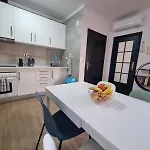 With Pool & Balcony Less Than 10min Walk To Playa Del Cura Διαμέρισμα *