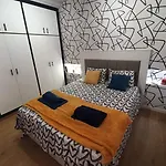 With Pool & Balcony Less Than 10min Walk To Playa Del Cura Appartement Torrevieja
