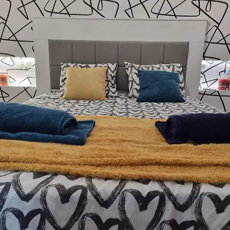 With Pool & Balcony Less Than 10min Walk To Playa Del Cura *