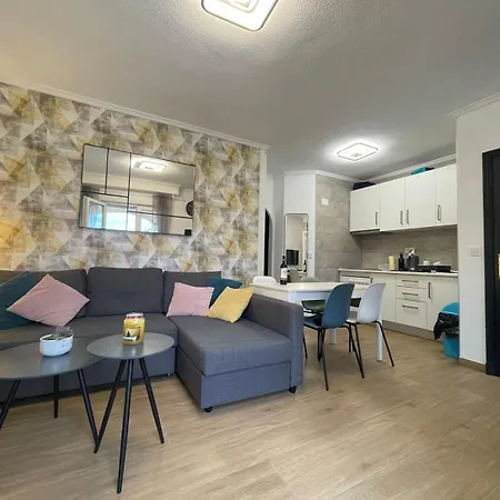 Apartment With Pool & Balcony Less Than 10min Walk To Playa Del Cura