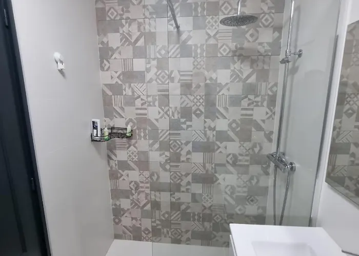 With Pool & Balcony Less Than 10min Walk To Playa Del Cura Torrevieja