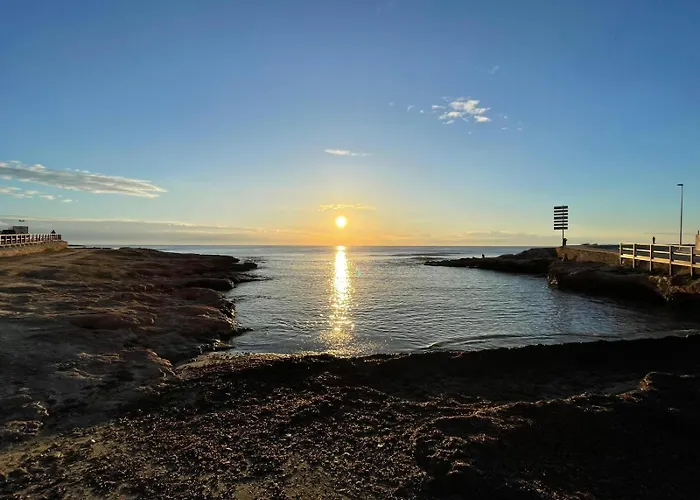 With Pool & Balcony Less Than 10min Walk To Playa Del Cura Torrevieja