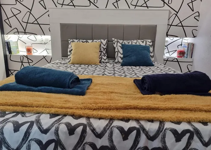 With Pool & Balcony Less Than 10min Walk To Playa Del Cura *