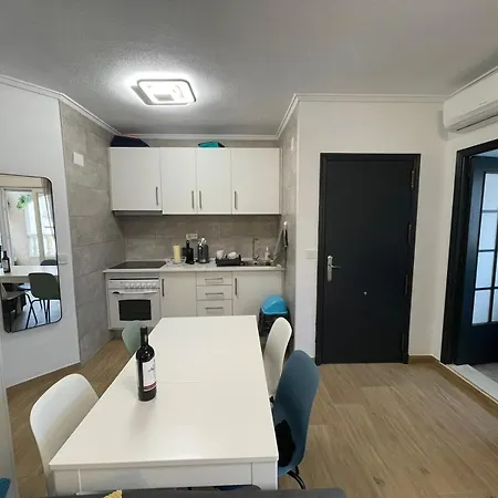 With Pool & Balcony Less Than 10min Walk To Playa Del Cura Torrevieja